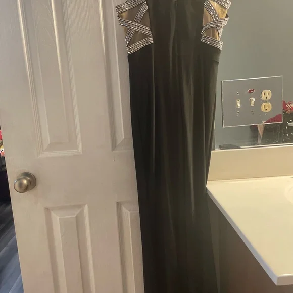 long dress , brand xscape - Picture 2 of 6